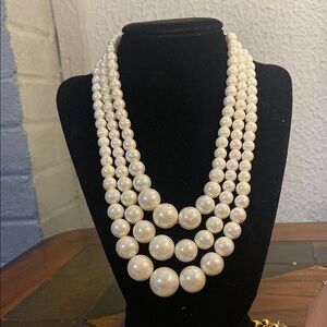 VINTAGE JAPAN 3 STRAND GRADUATED CREME FAUX PEARL NECKLACE